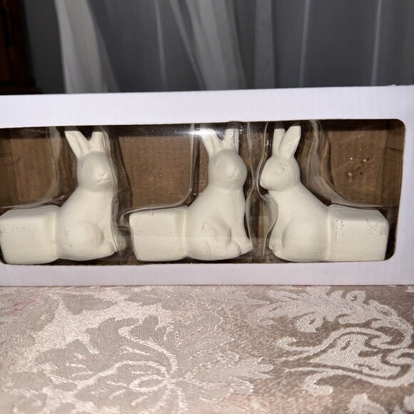Target Easter Bullseye Rabbit Spring White Ceramic Bunny Plant Stand Figural - Picture 2 of 8